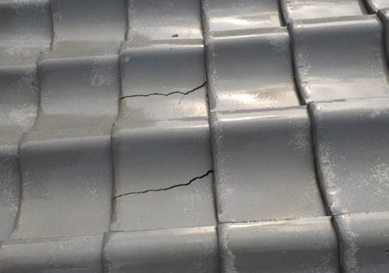 火災保険活用事例6 瓦の割れ(台風被害)